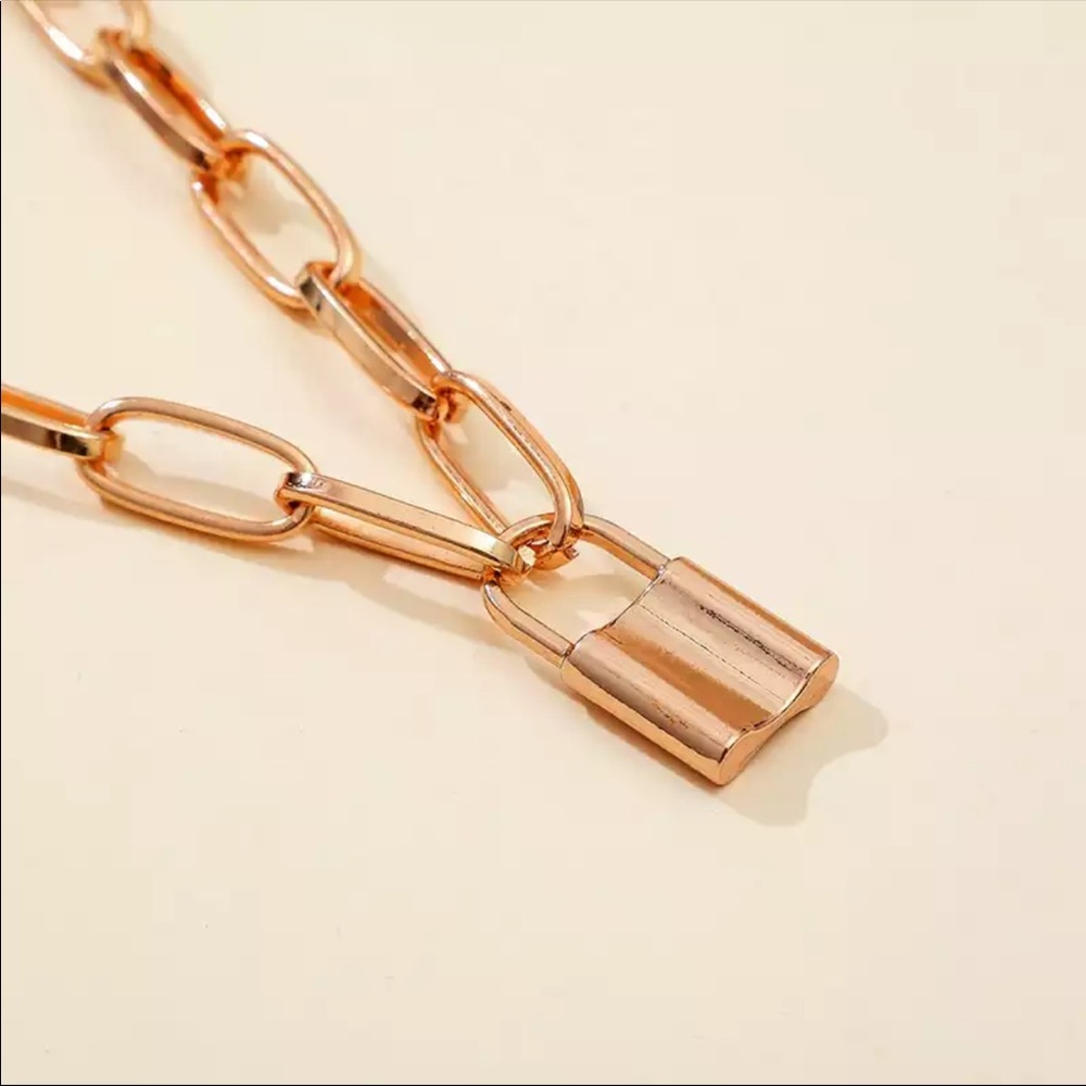New Chocker Big Lock Pendant Gold Tone - Picture 4 of 4